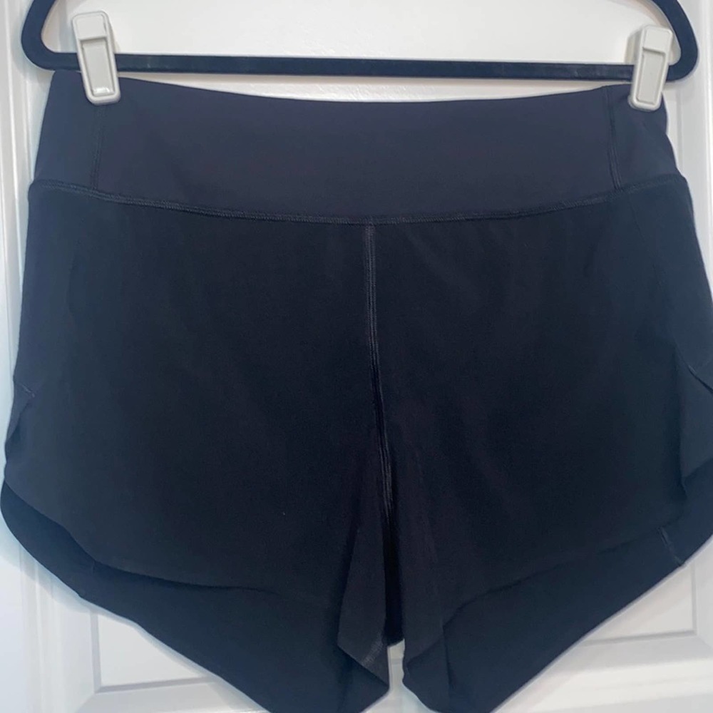 Athleta Run With it 3’ short size: Medium